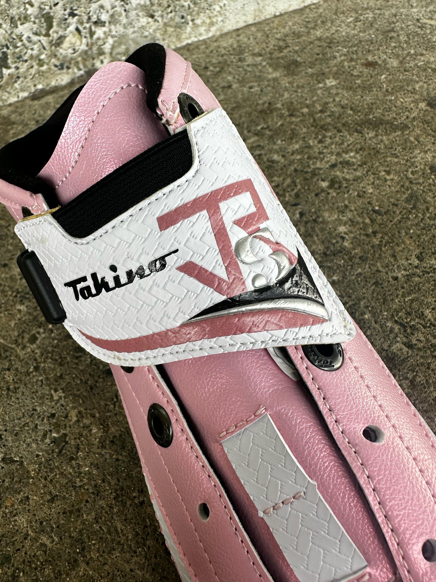 Bota 50% Fibra de carbono y 50% Fibra de Vidrio - Color Rosada/Blanco