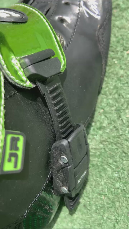 Bota 50% Fibra de carbono y 50% Fibra de Vidrio - Color Negro / Verde